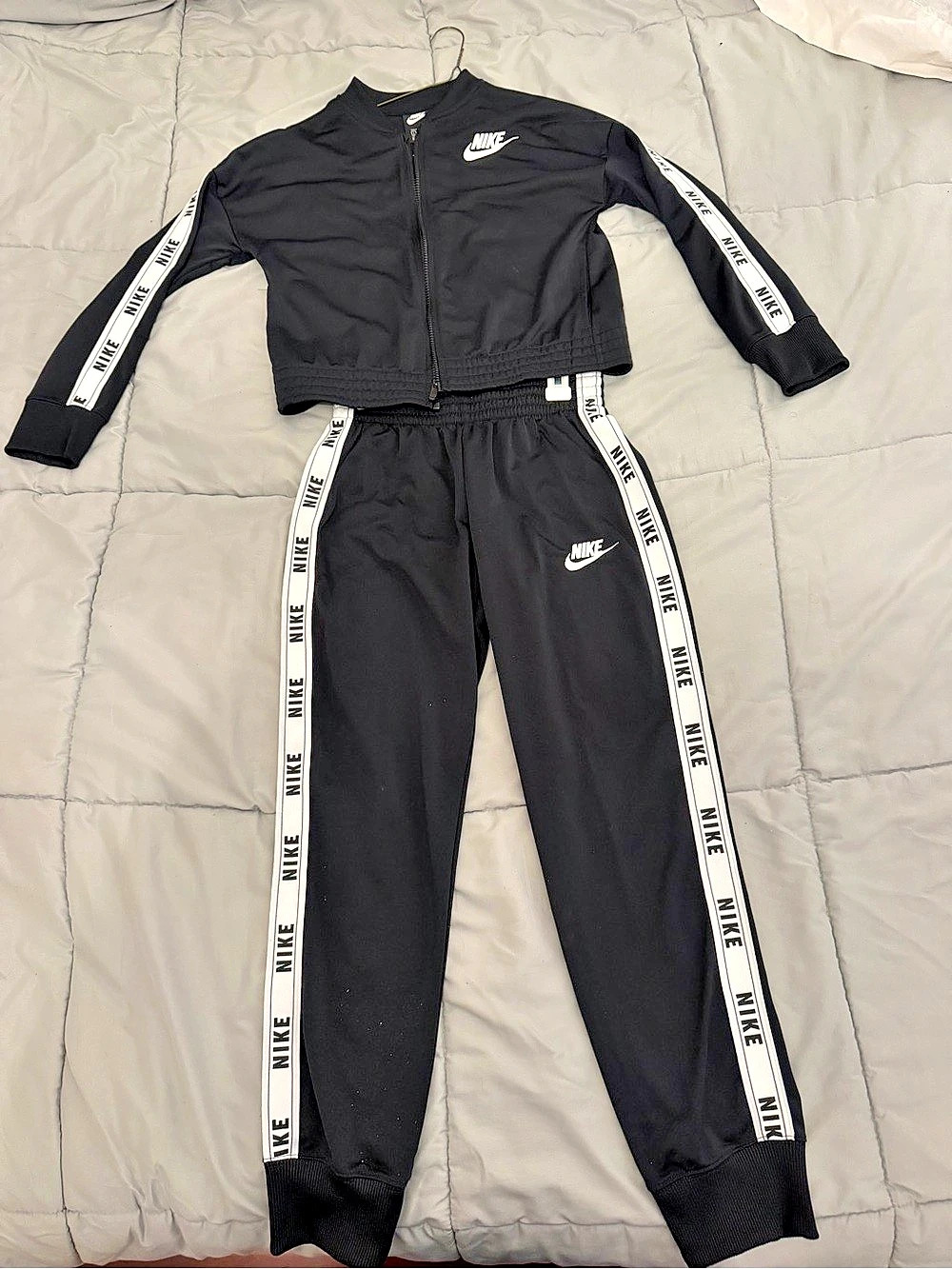 Nike Black & White Track Set Like New